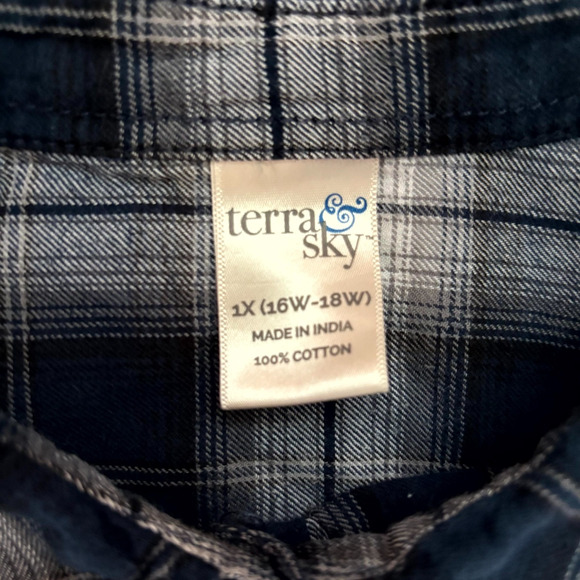 Terra & Sky Flannel Shirt Women 1X/16-18W Navy Blue Plaid Button Top Long Sleeve - Picture 2 of 6